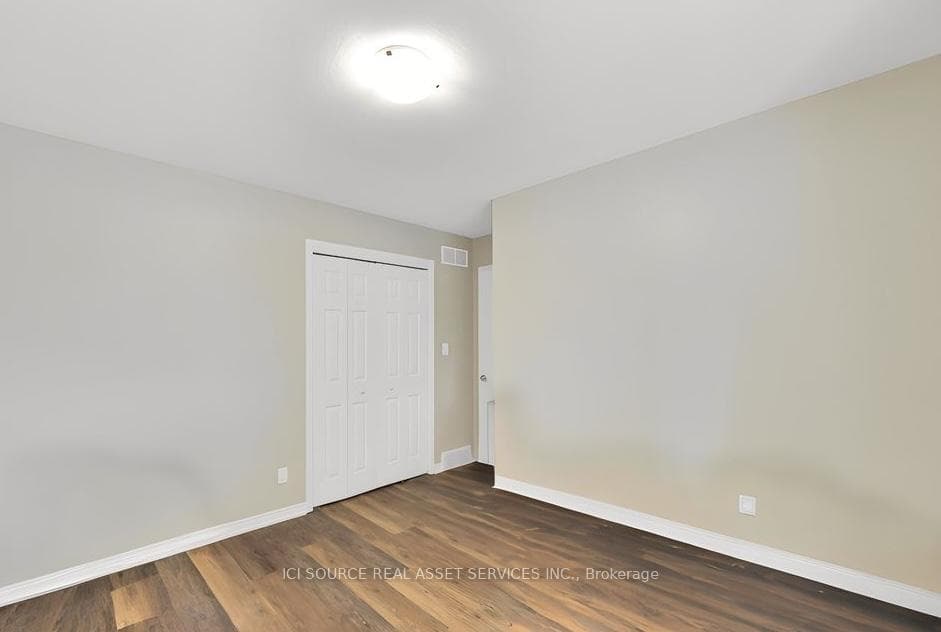 10 Gibsons Place photo 12