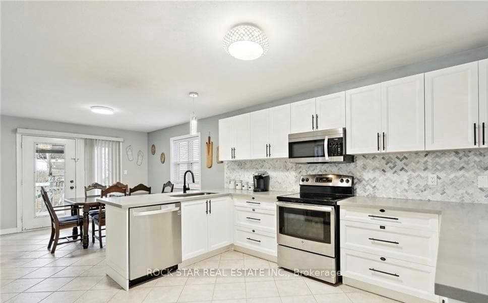 996 BEACH Boulevard photo 8