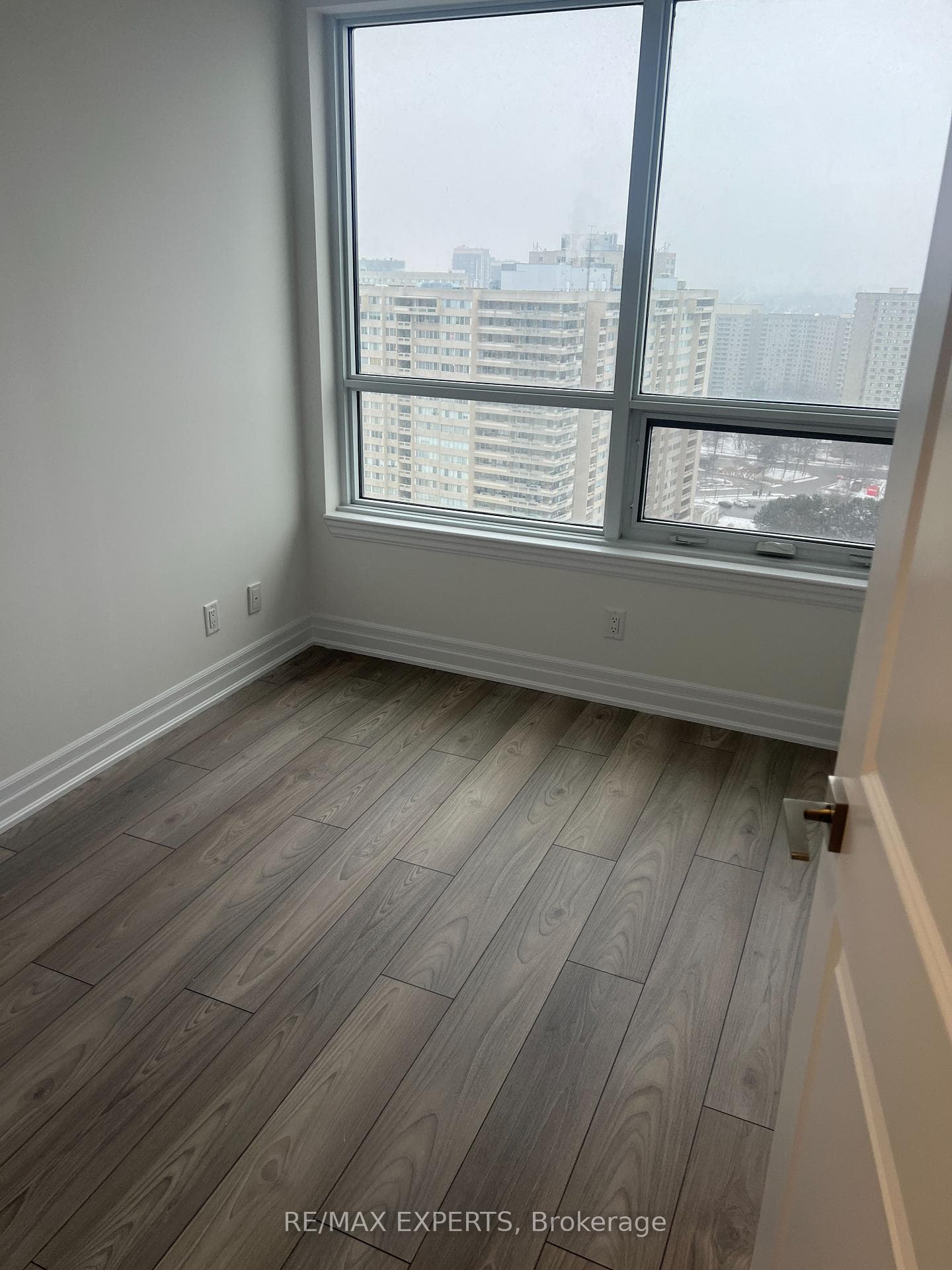 30 Elm Drive Unit 1702 photo 7