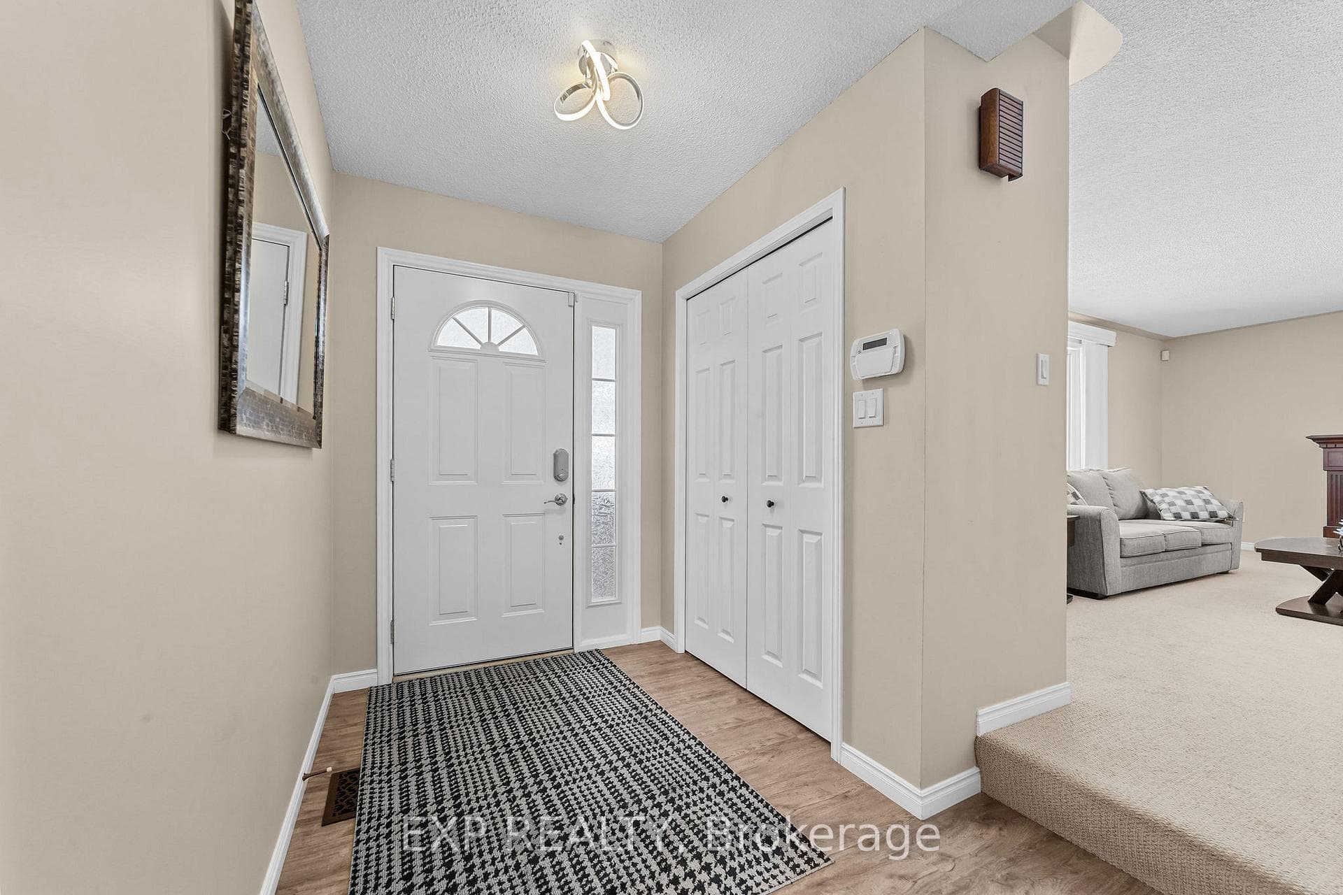 111 Roundhill Court photo 9