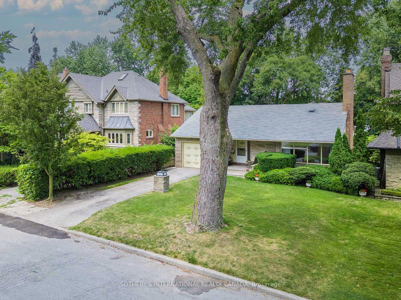 200 Cortleigh Boulevard photo 1