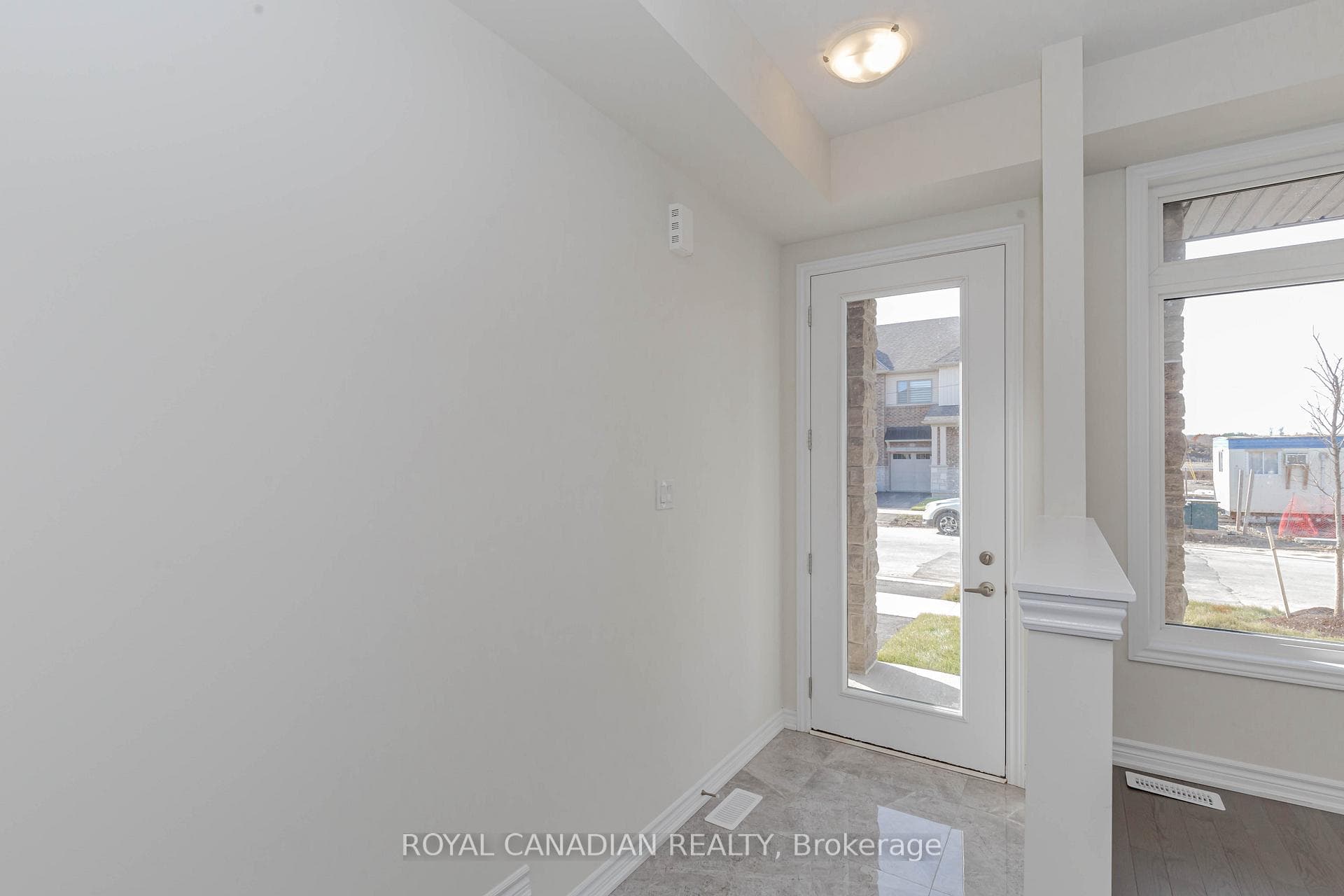 2 Molnar Crescent photo 7