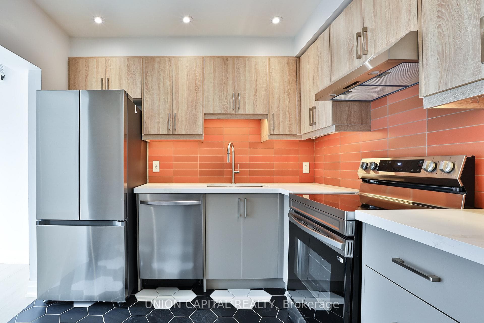 612 Gerrard Street Unit 1 photo 9