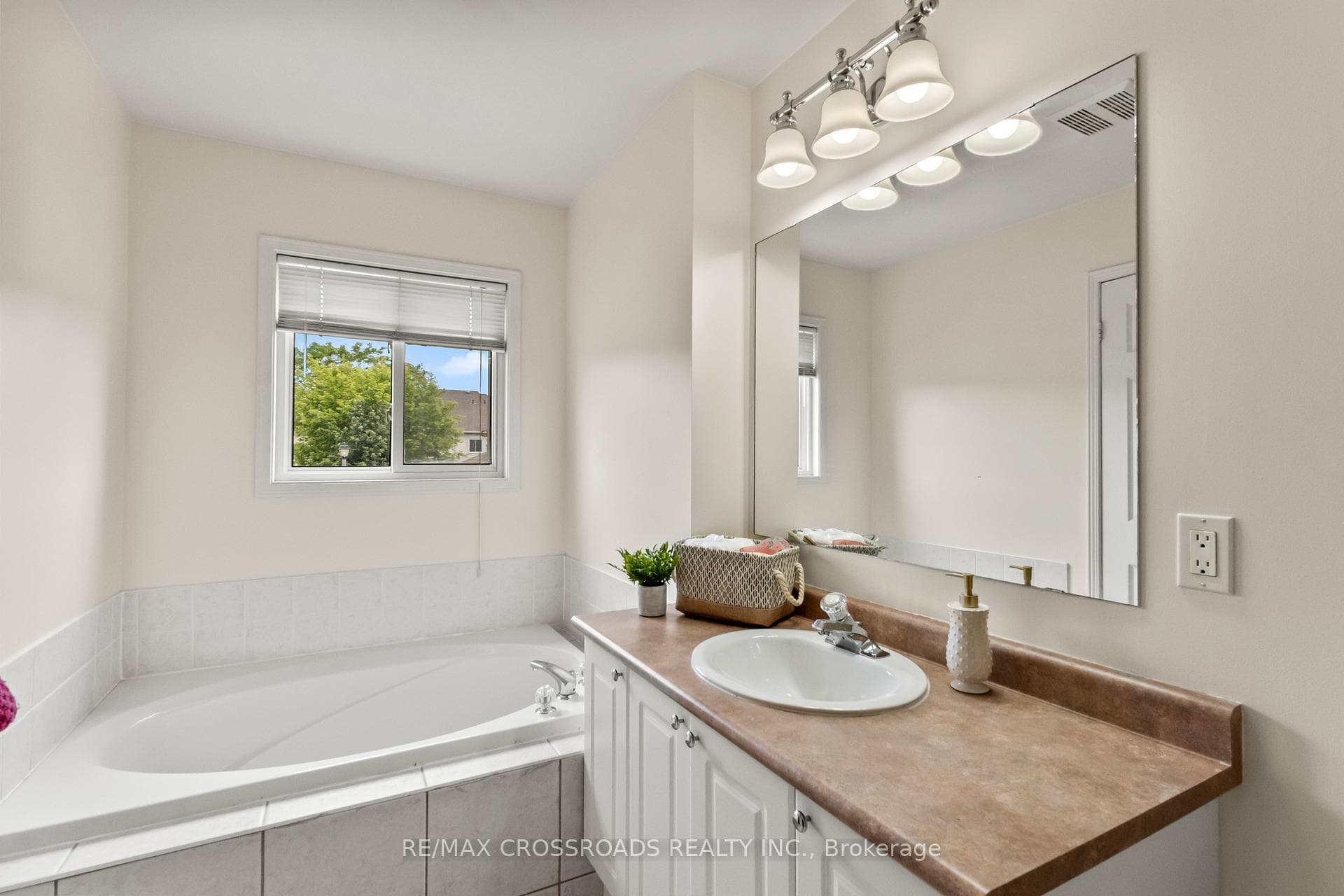 67 Regatta Crescent photo 27