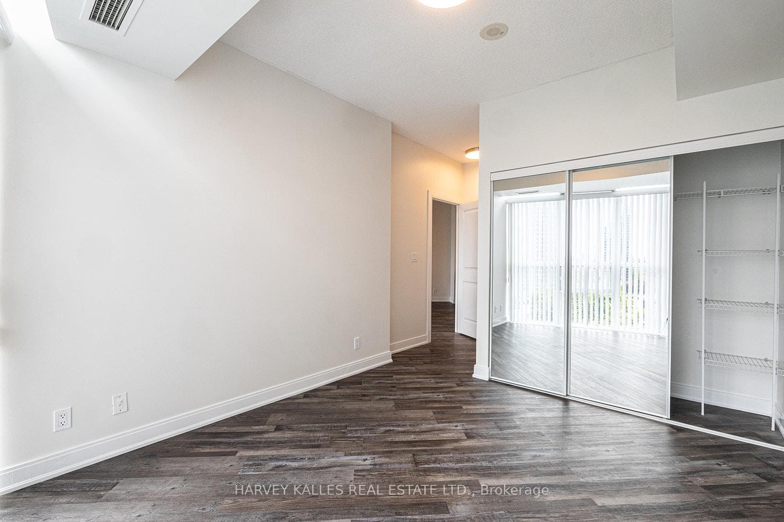 80 Absolute Avenue Unit 910 photo 24