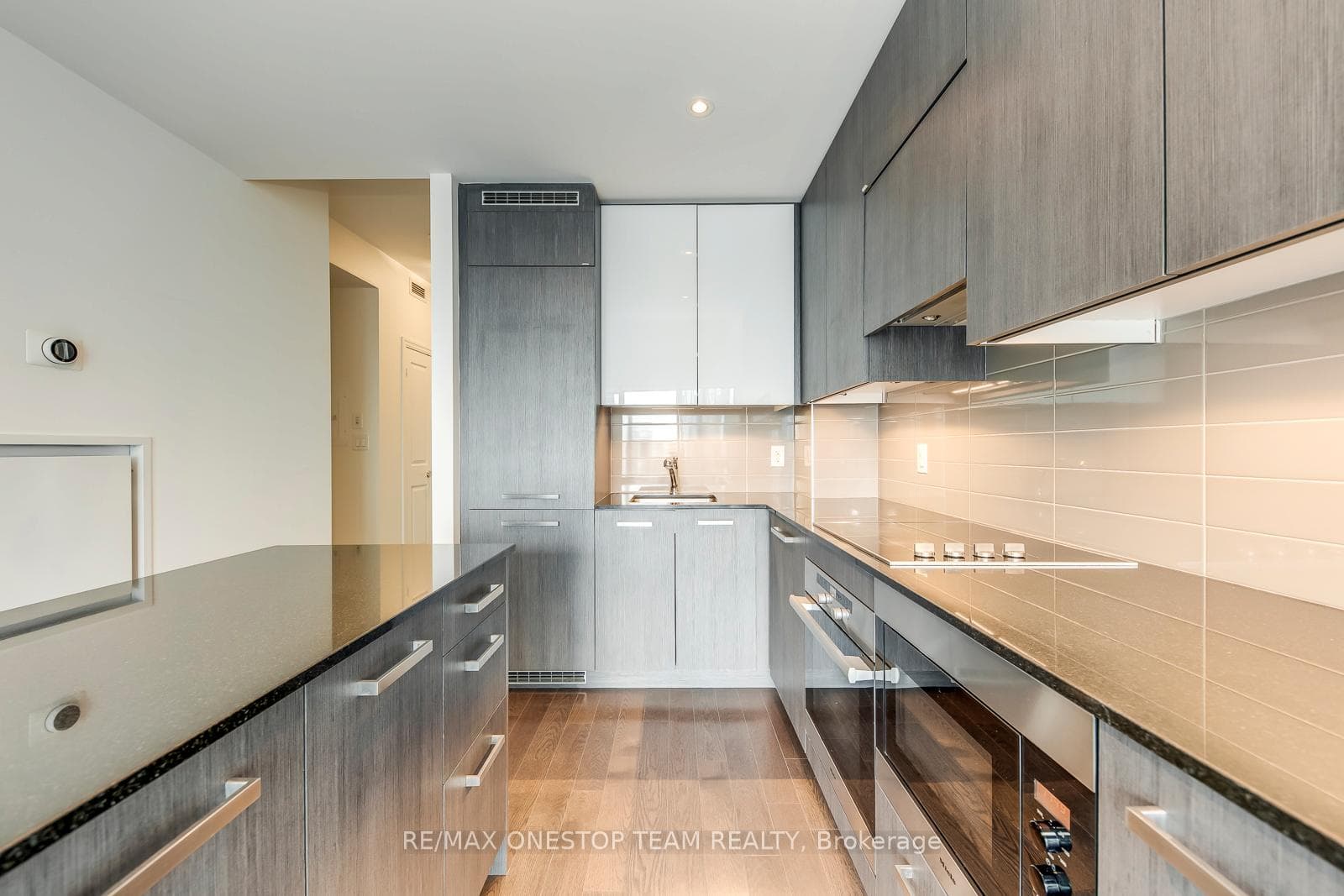 8 The Esplanade N/A Unit 3703 photo 7