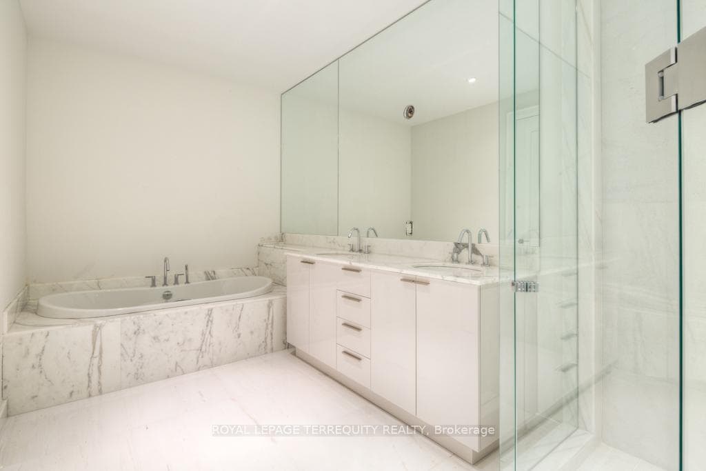 88 Davenport Road Unit 309 photo 16