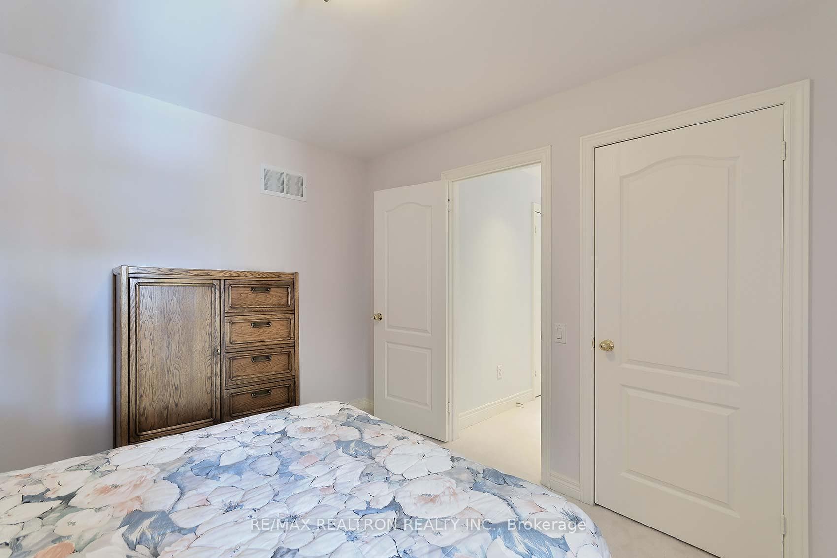 8 Danbrook Court photo 32