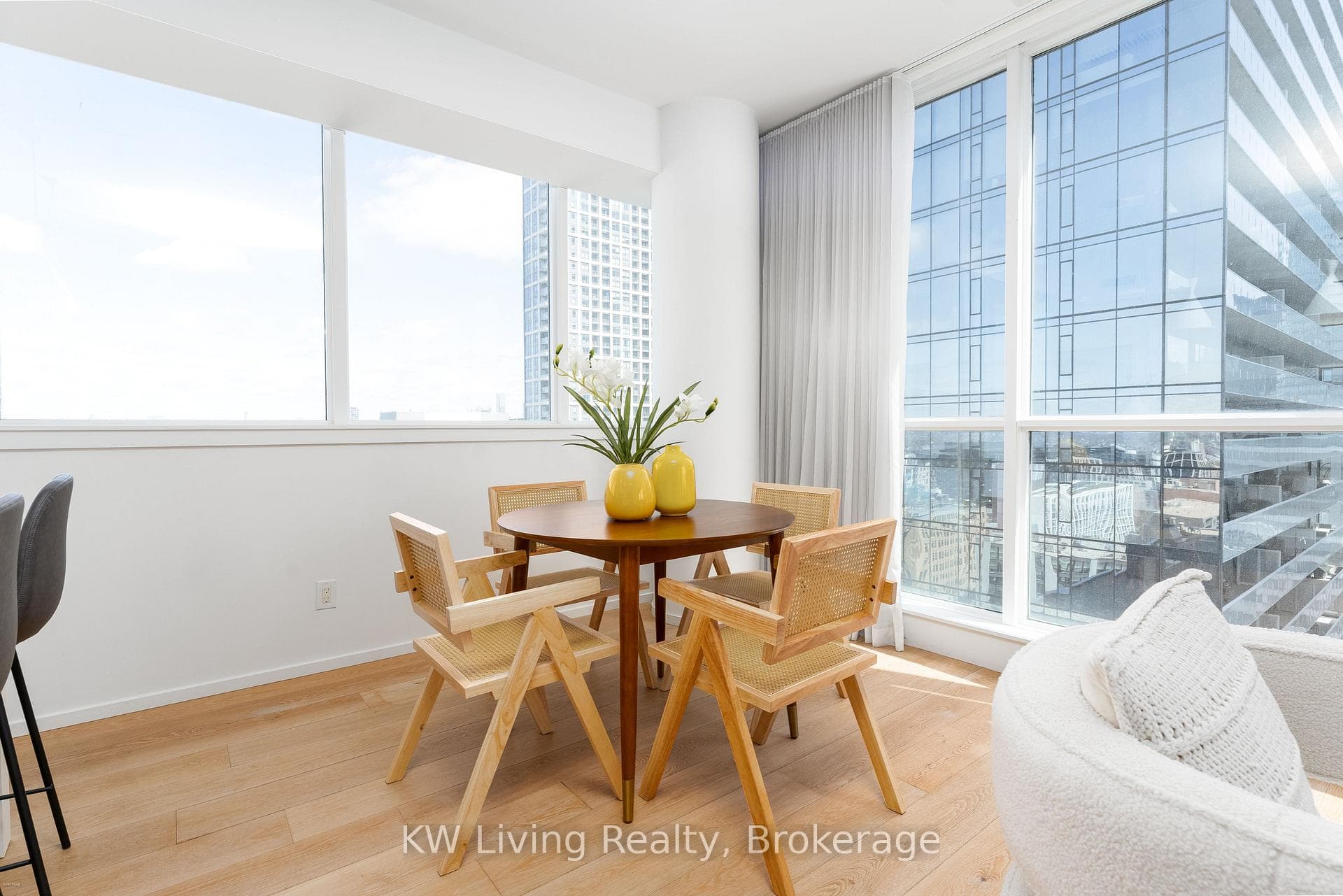 8 Charlotte Street Unit 2103 photo 5