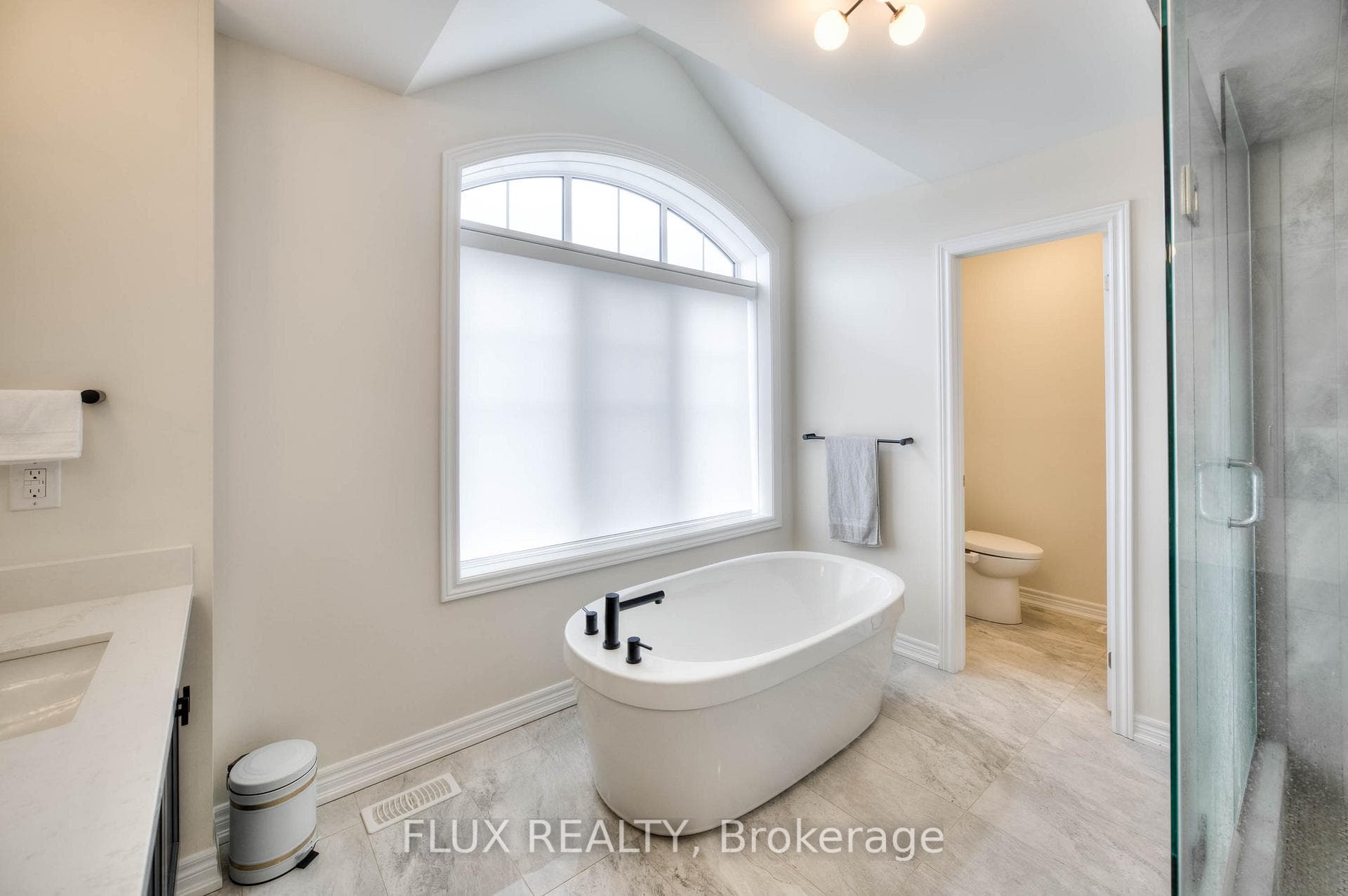 2 Stonehill Avenue photo 30