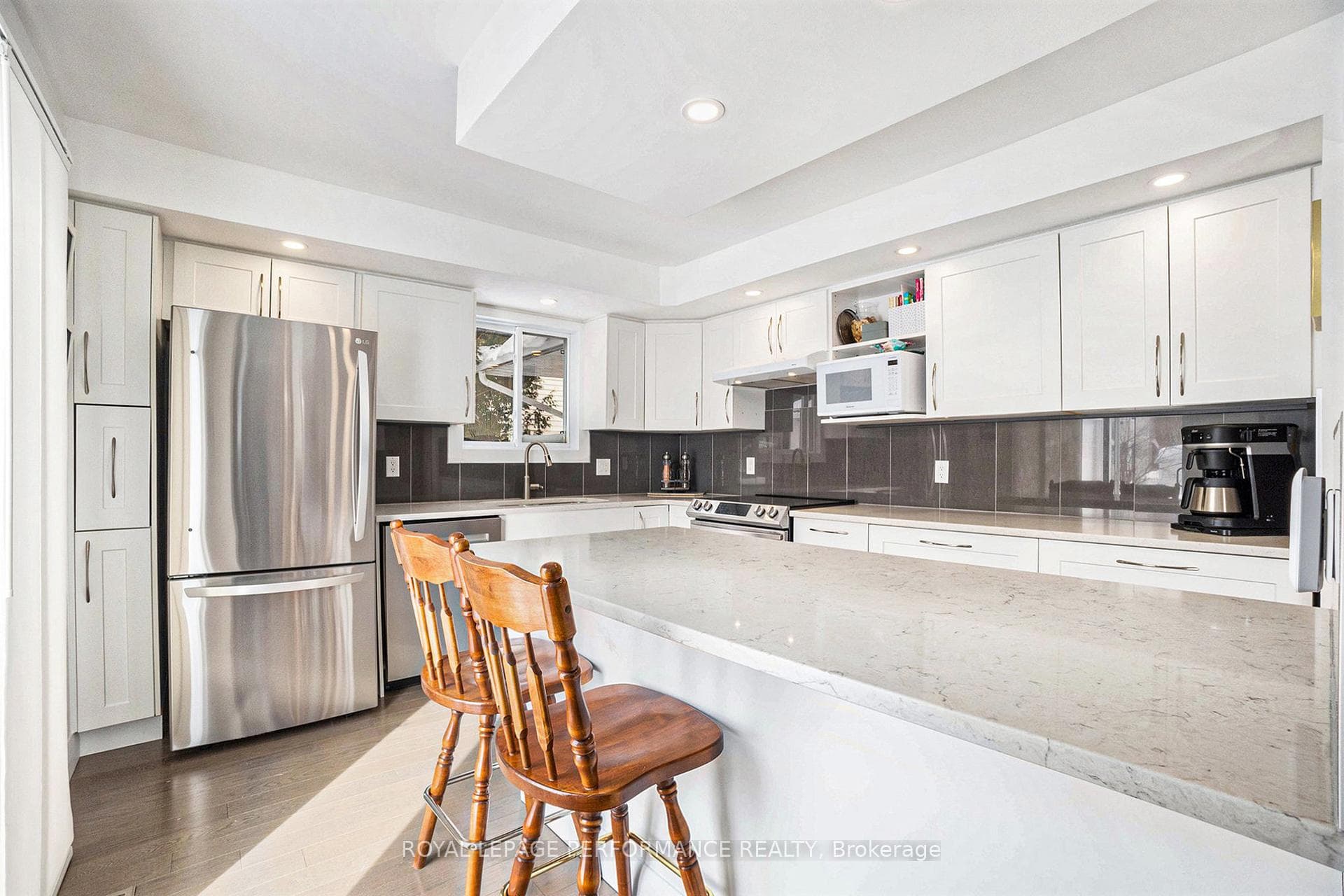 1070 St Germain Crescent photo 10