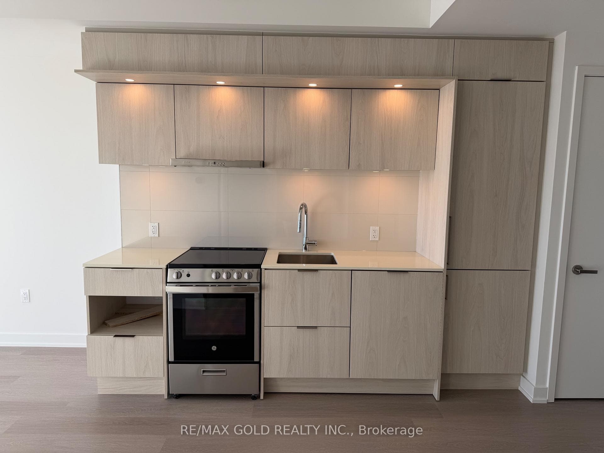 448 Burnhamthorpe Road Unit 1708 photo 3