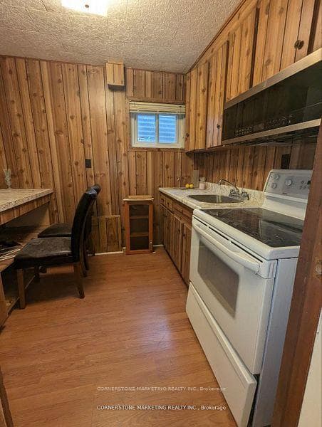 124 Van Horne Avenue photo 3