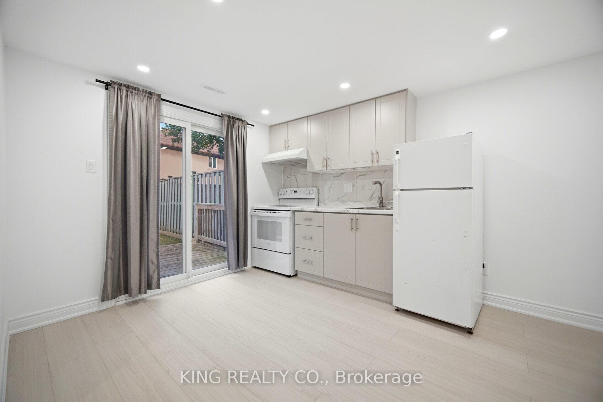 12 Rushmore Crescent photo 24