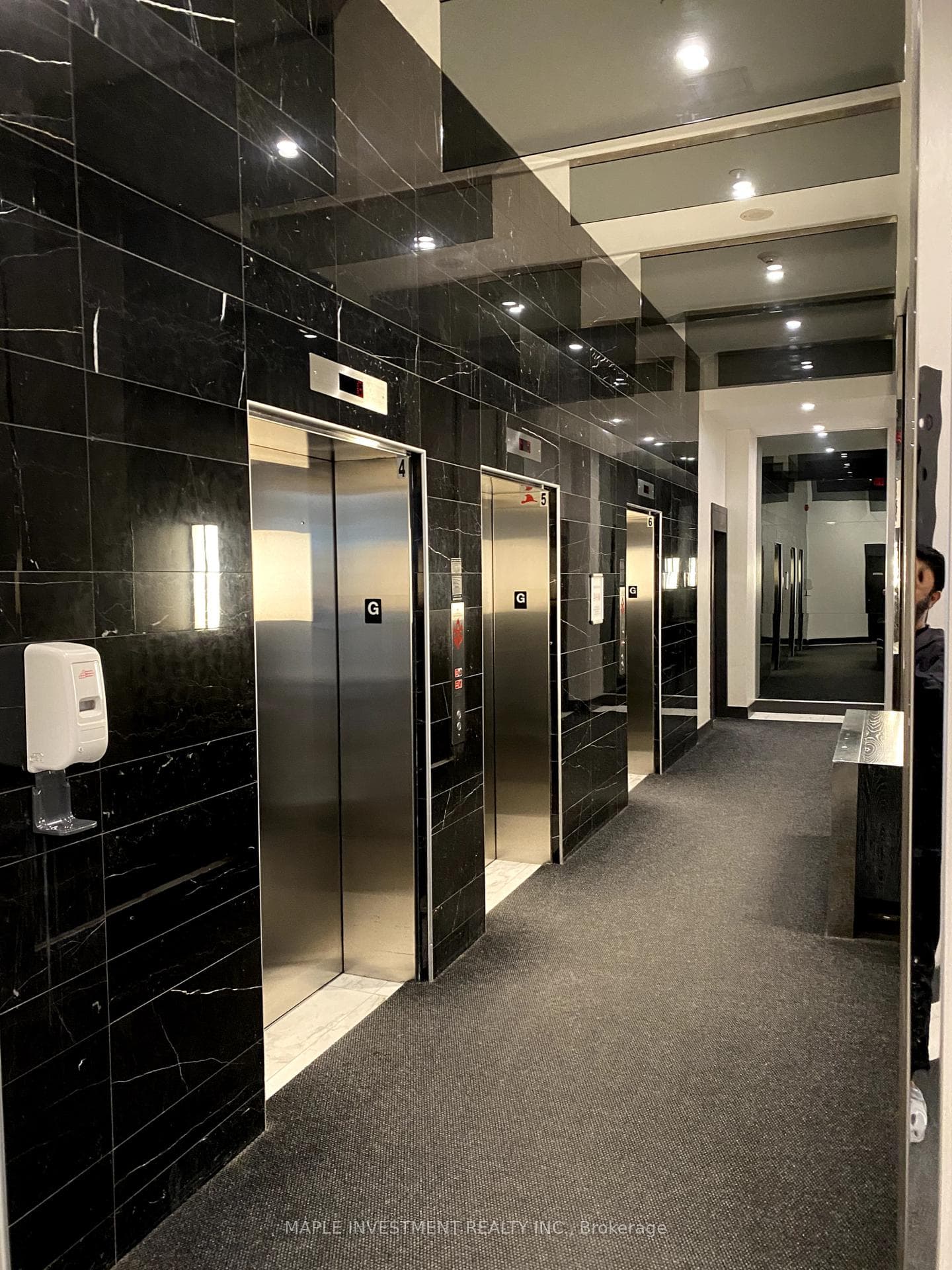 9471 Yonge Street Unit 1521 photo 8