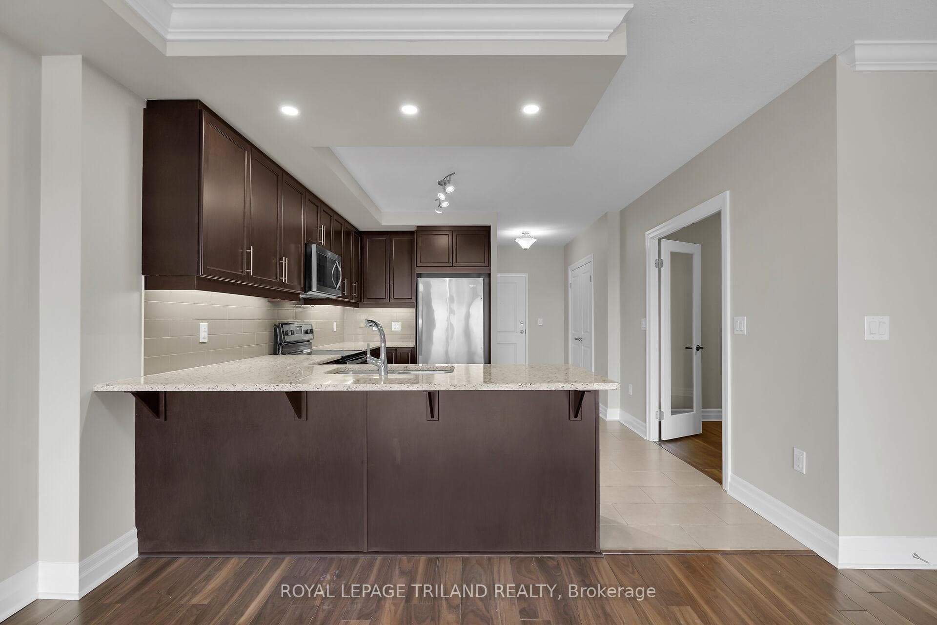 260 Villagewalk Boulevard Unit 801 photo 4