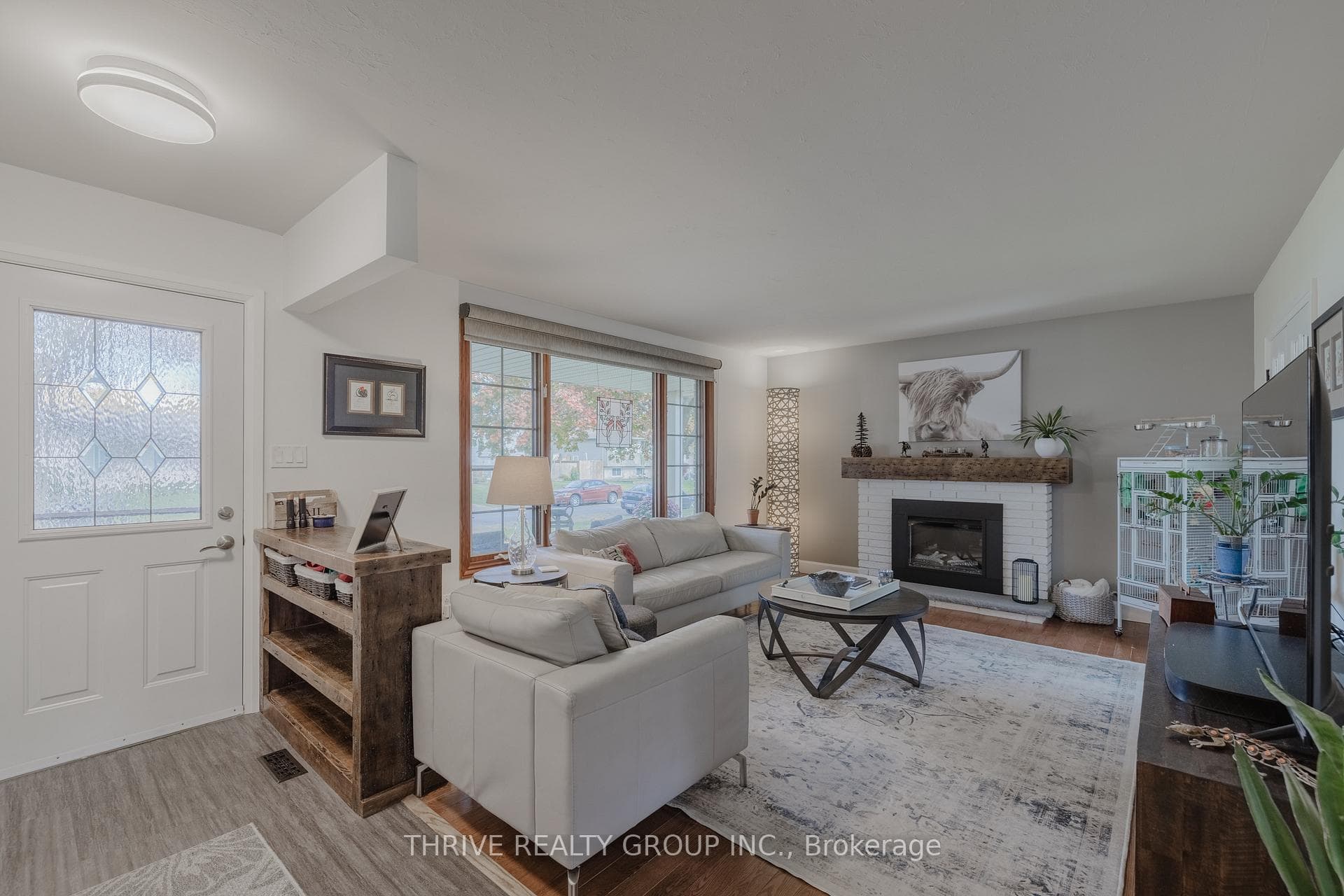 112 Downing Crescent photo 4