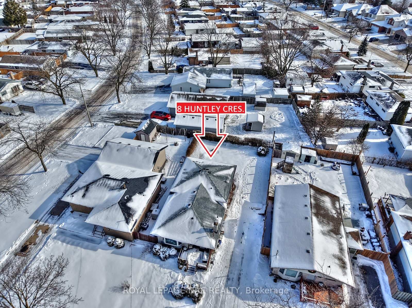 8 Huntley Crescent photo 2
