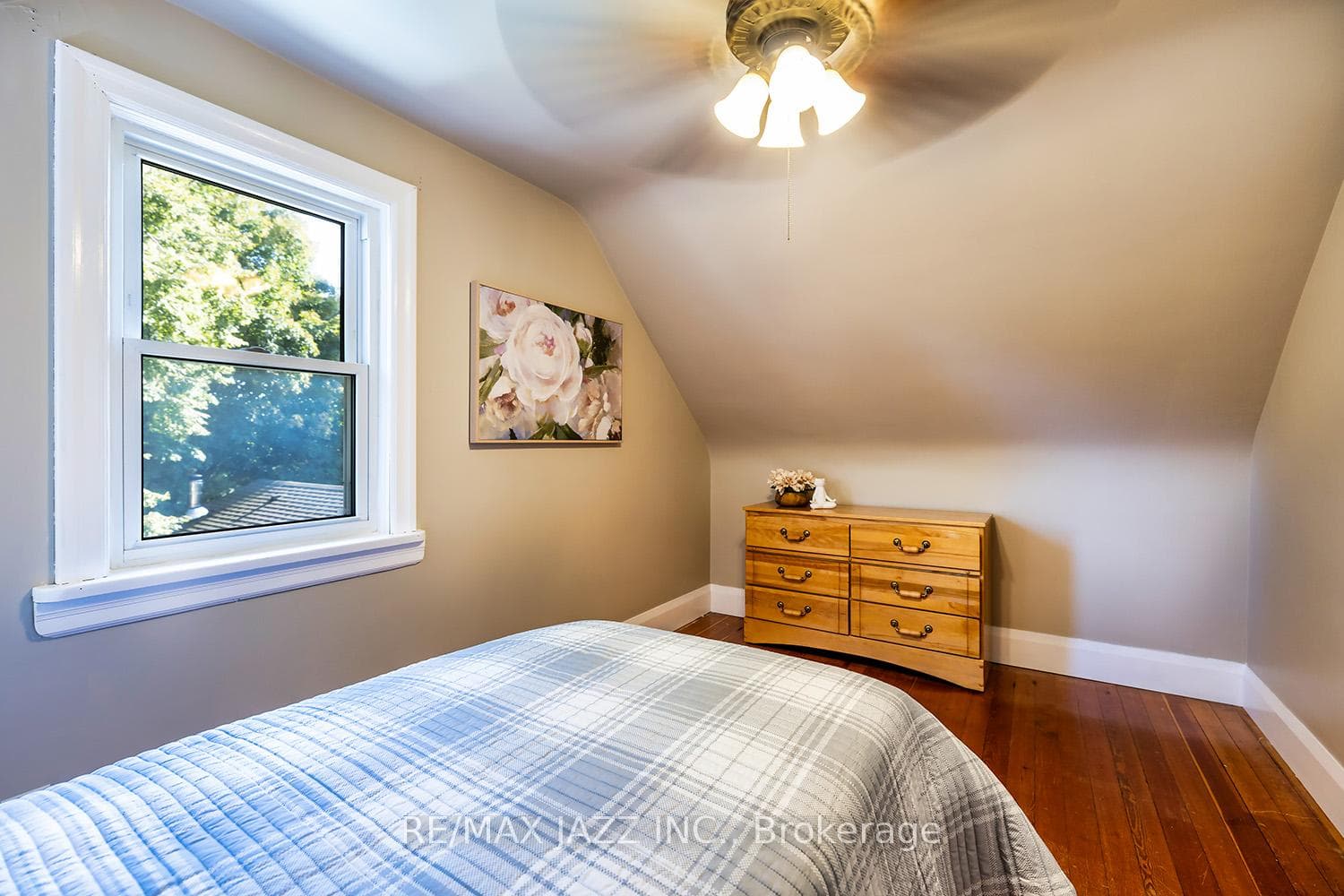 311 Currie Avenue photo 19
