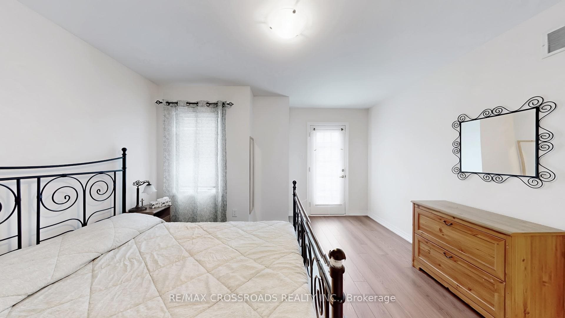 56 Dominion Crescent photo 32
