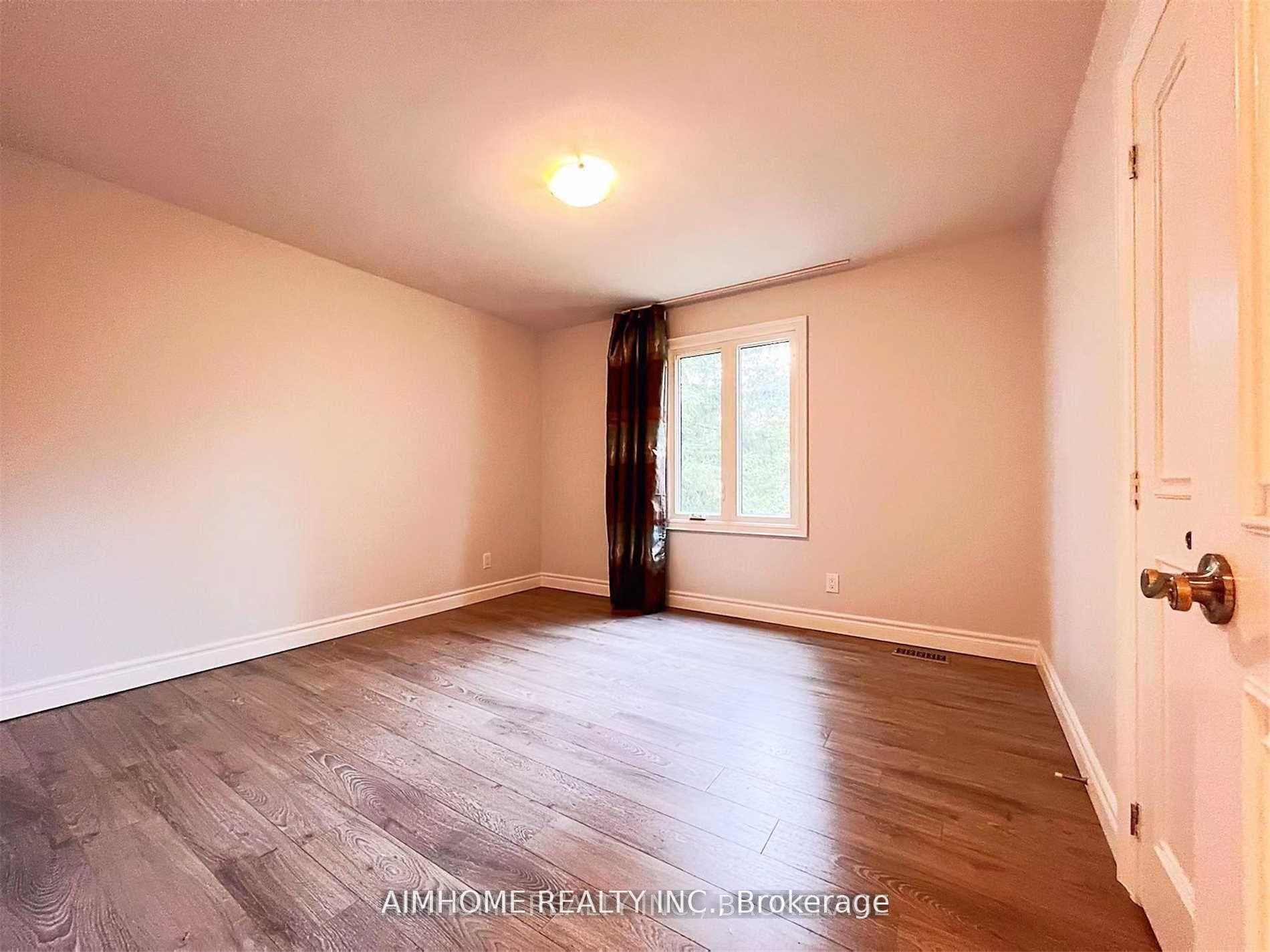 344 Steeles Avenue photo 9