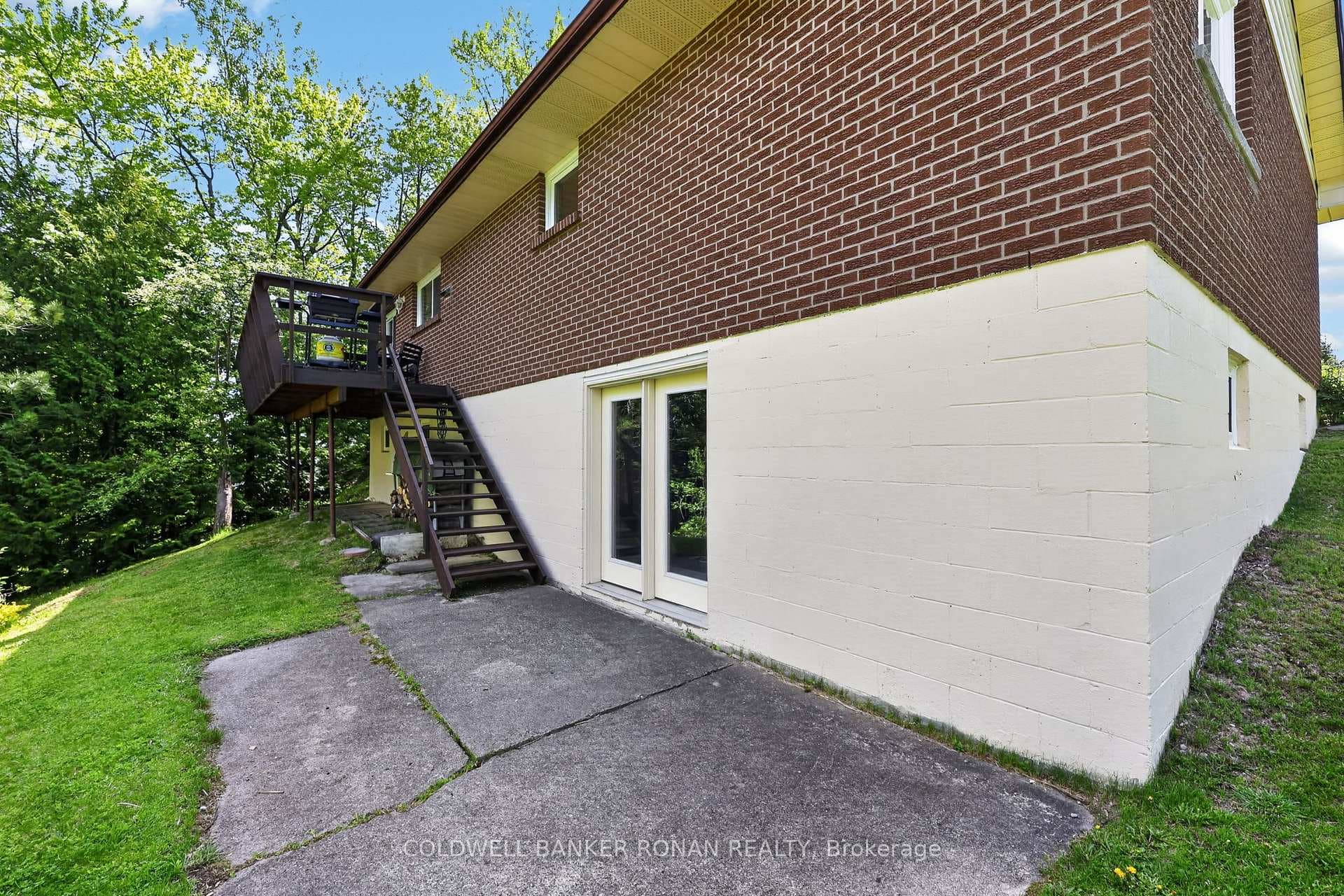 6976 2nd Line photo 38