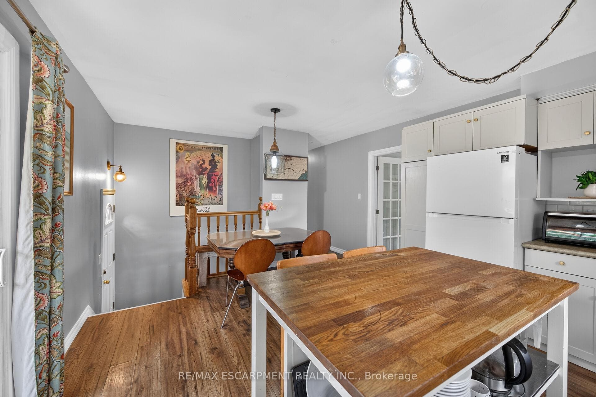 251 Mackenzie Crescent photo 15