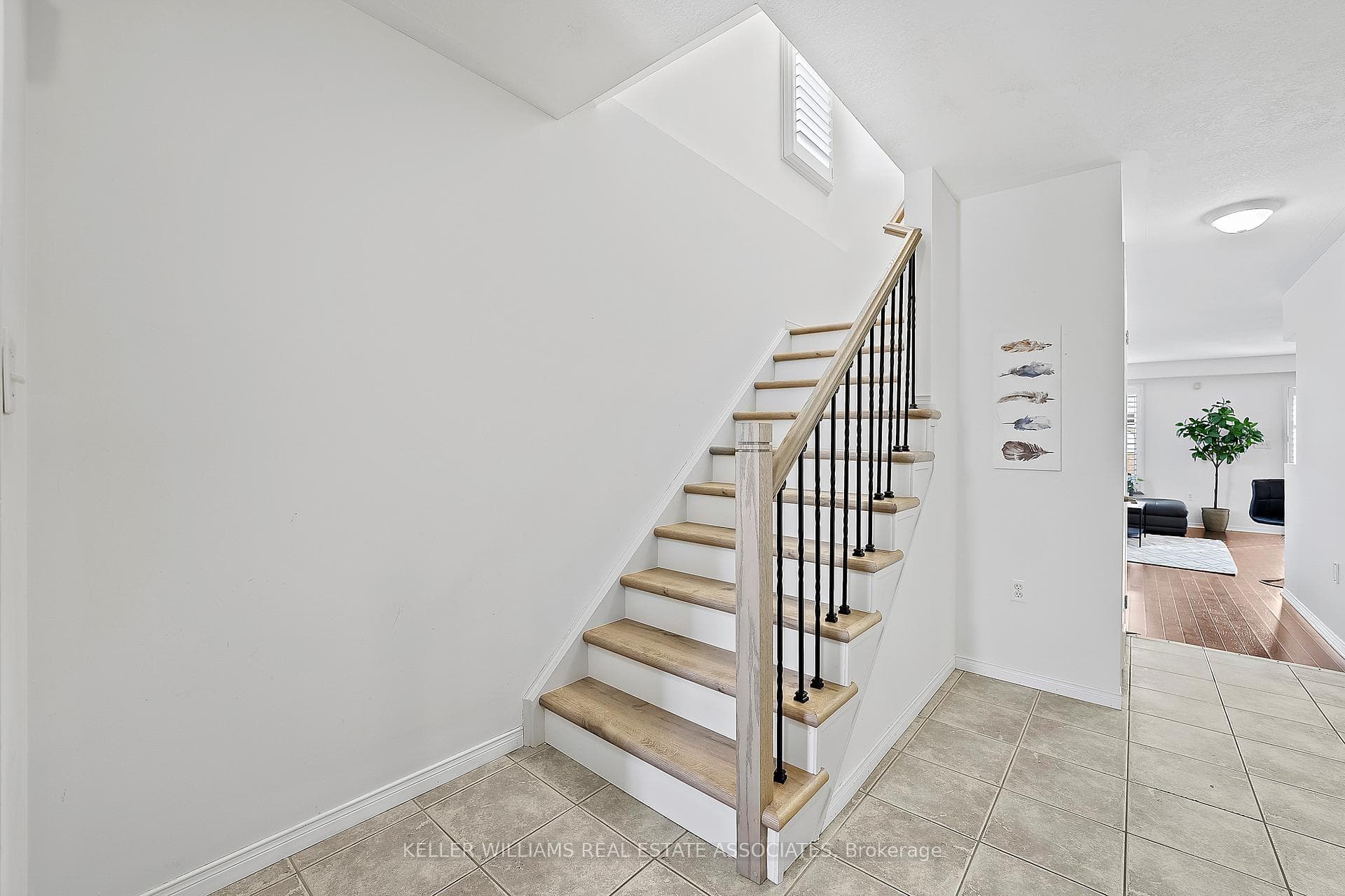 171 Highbury Drive Unit 1 photo 3