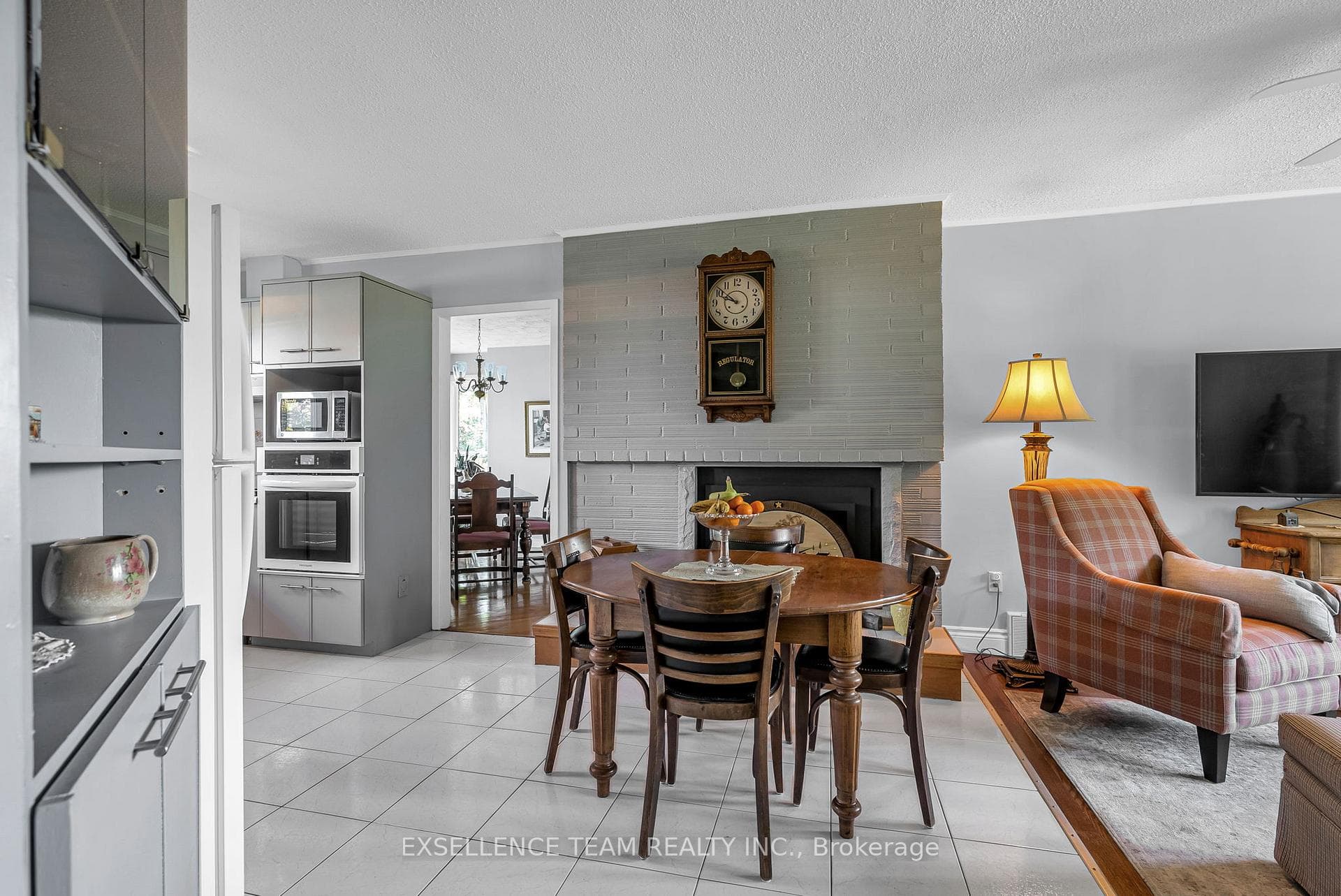 Fireplace (gas insert) in Family room