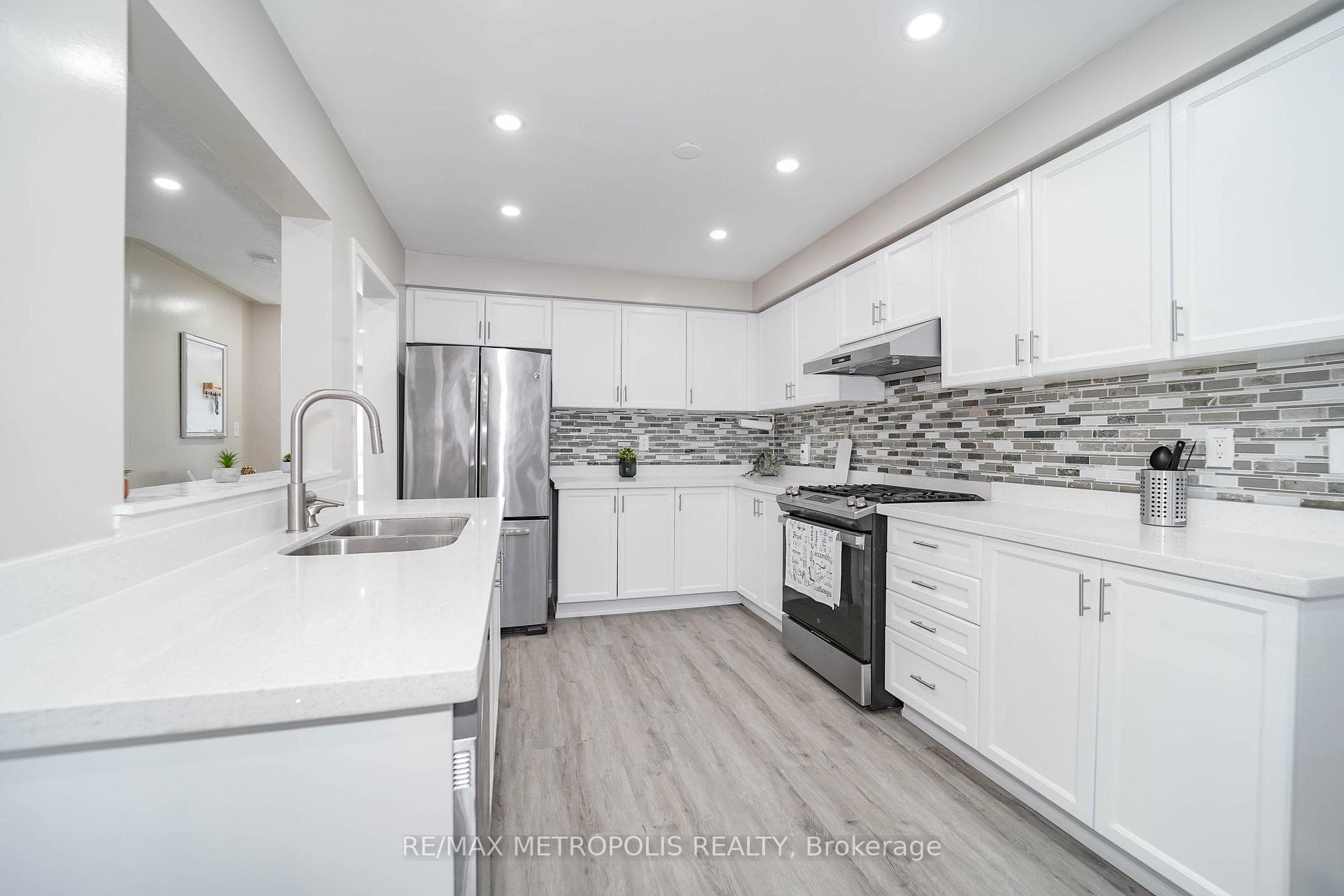 65 Presley Crescent photo 11