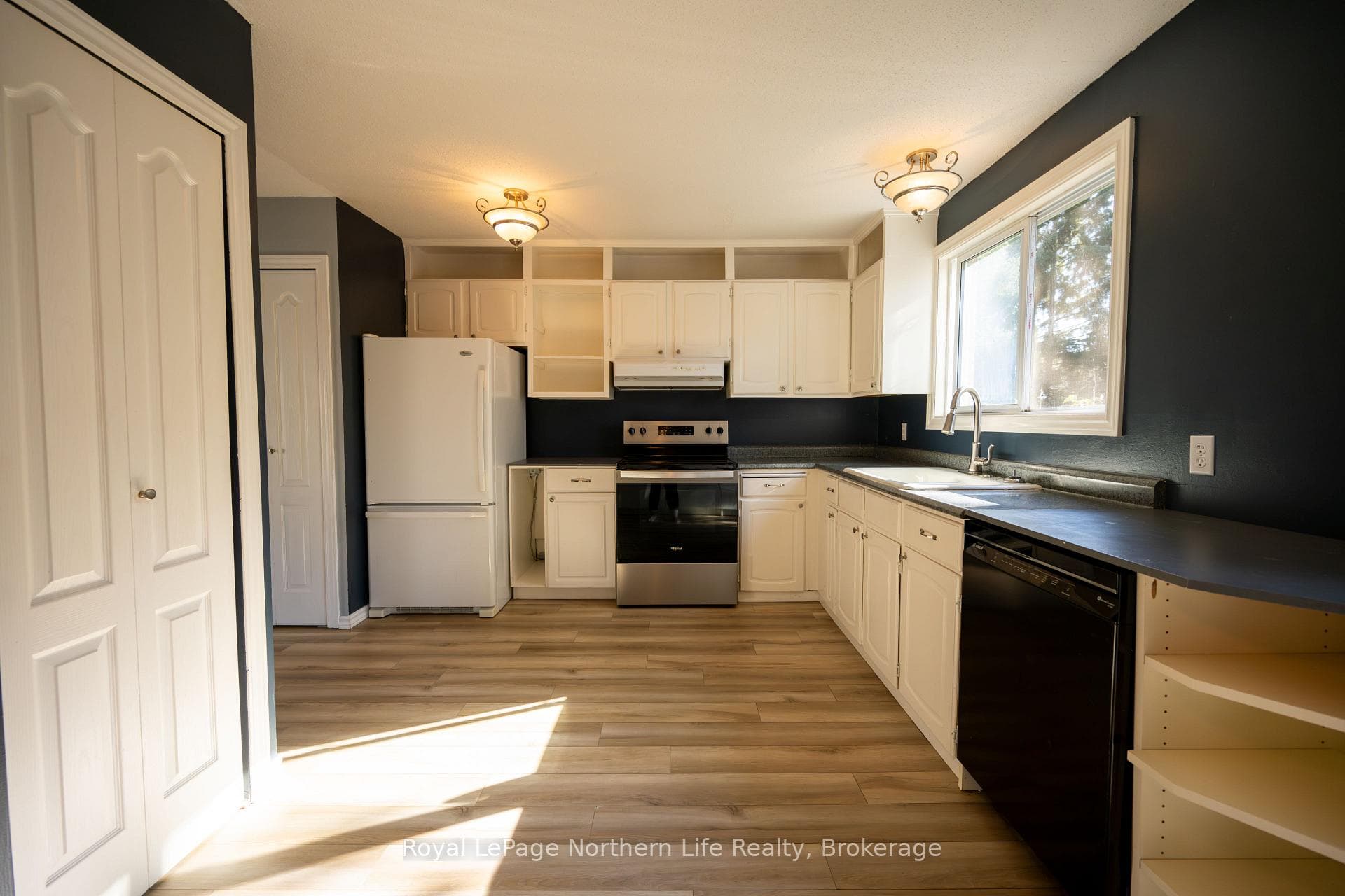 17 Arthur Court photo 9