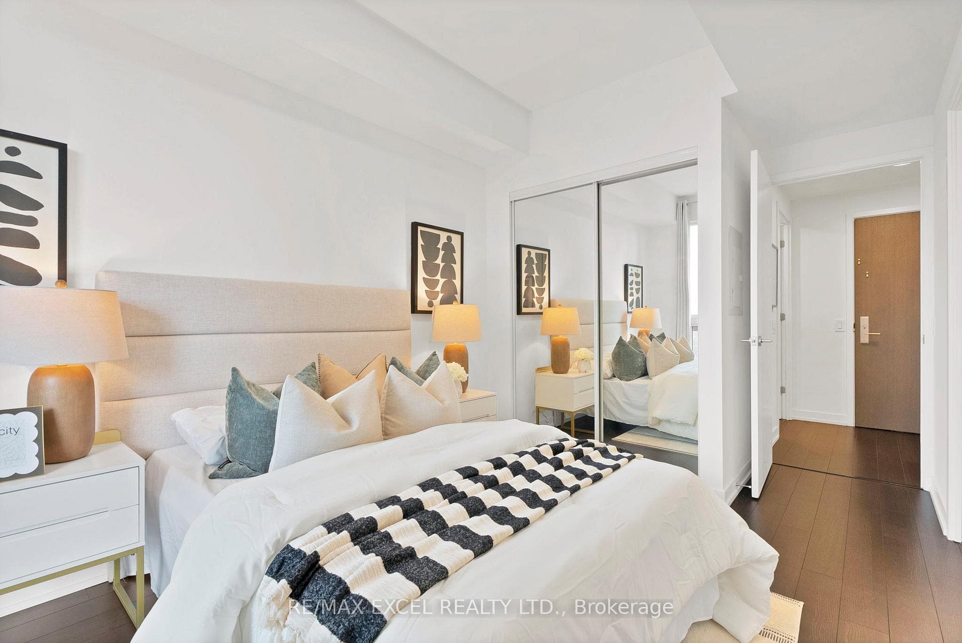 39 Roehampton Avenue Unit 2508 photo 9