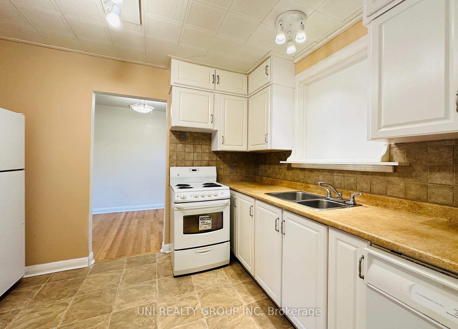 77 Meadowlands Drive photo 19