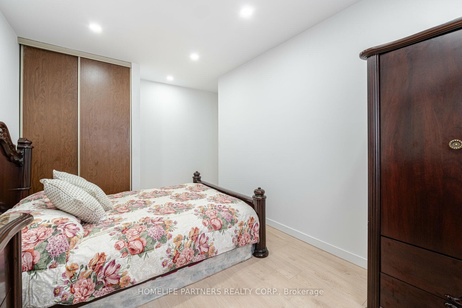 6 Nabob Crescent photo 24