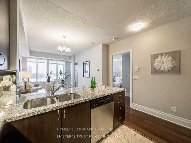 111 Upper Duke Crescent Unit 511 photo 7