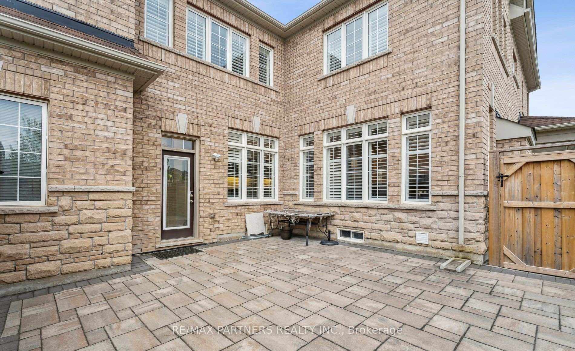 2 Portia Street photo 14