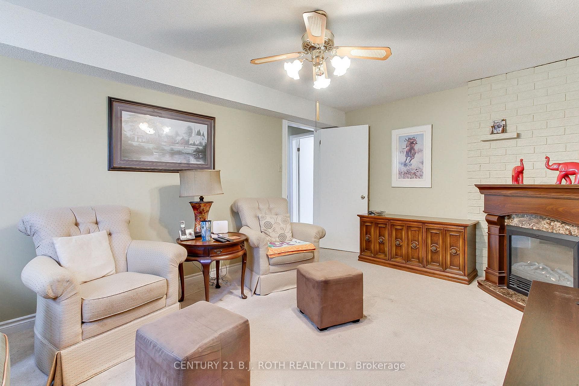 56 Compton Crescent photo 31