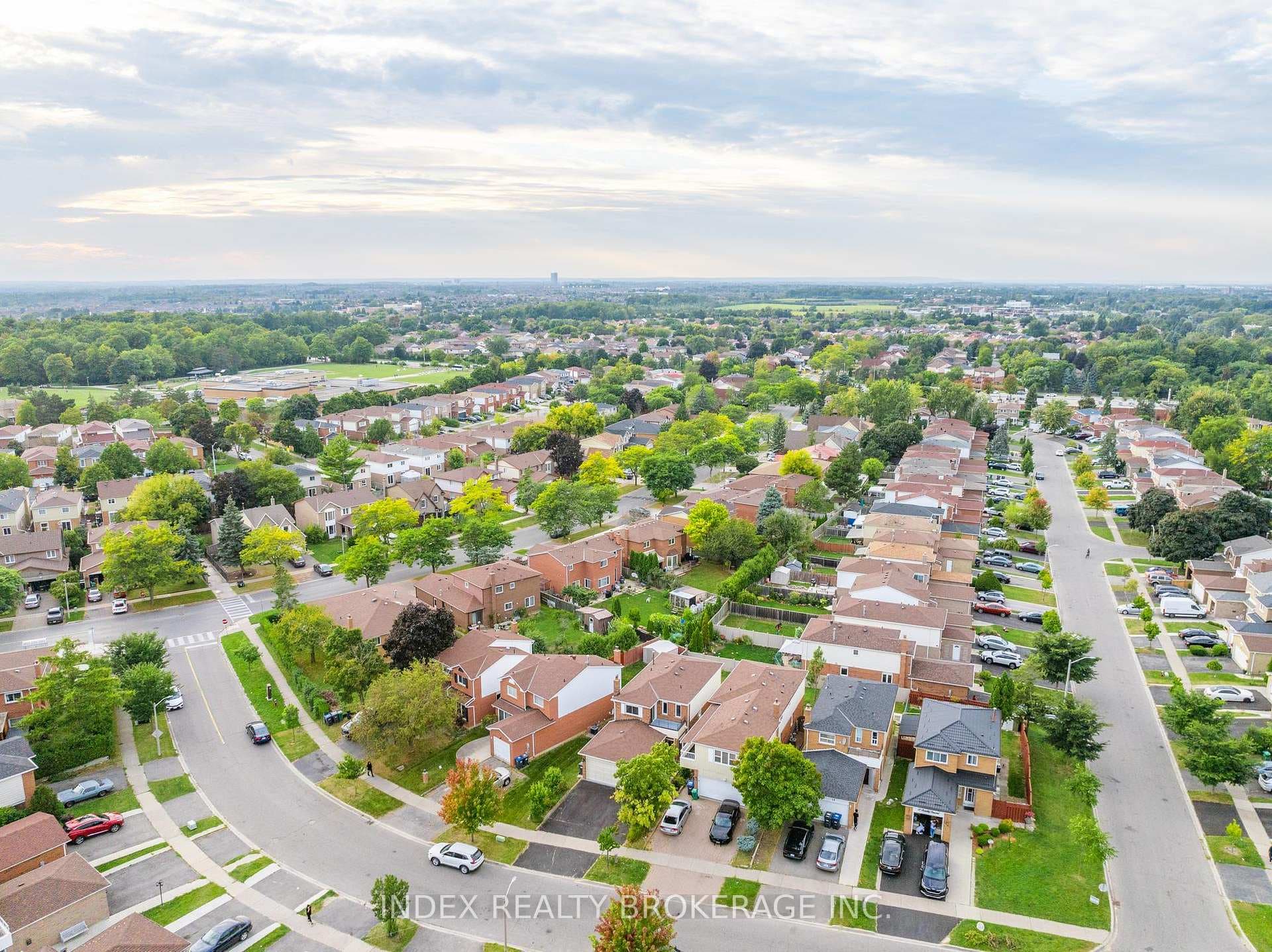 6 Banting Crescent photo 32