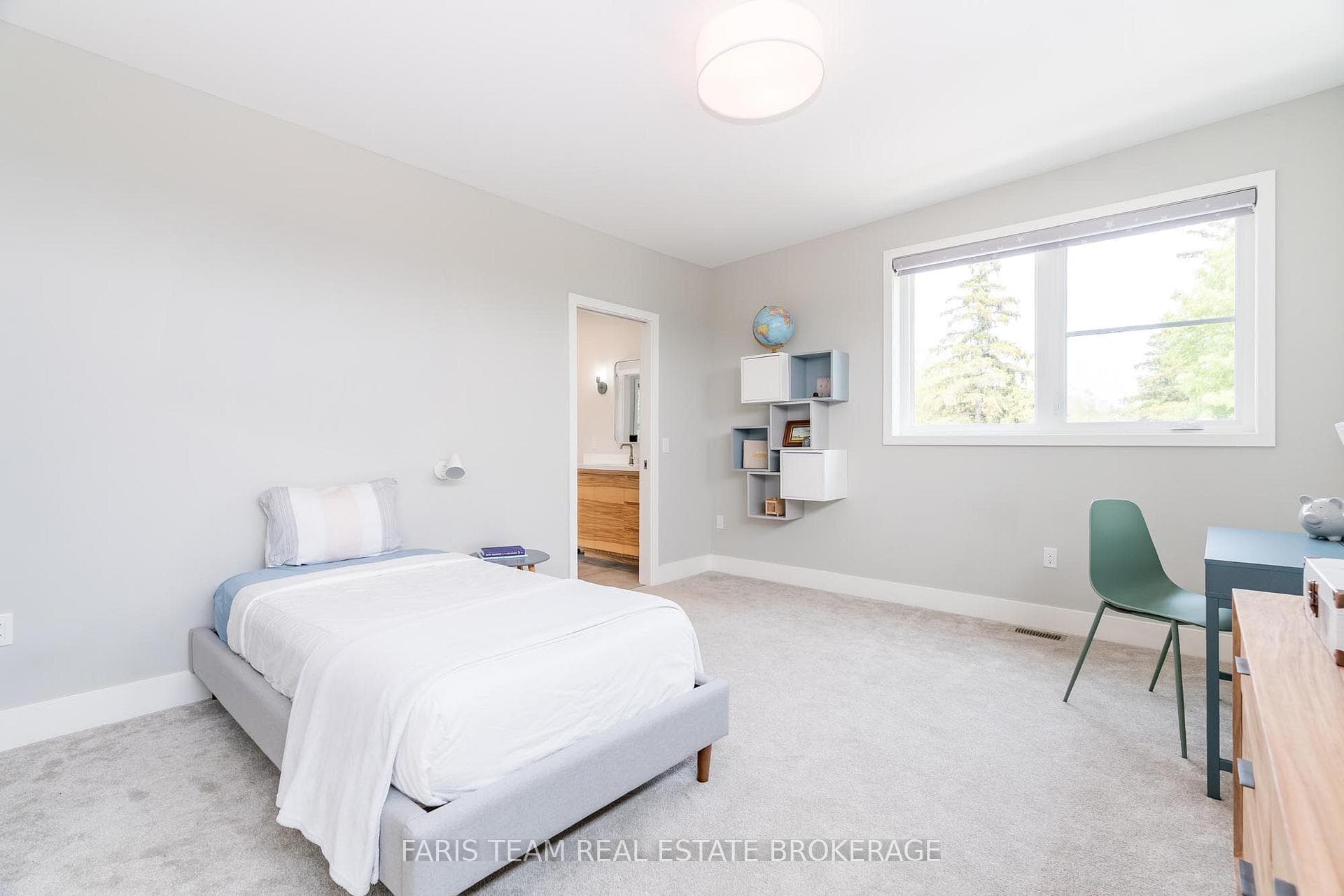 202 Kempenfelt Drive photo 26