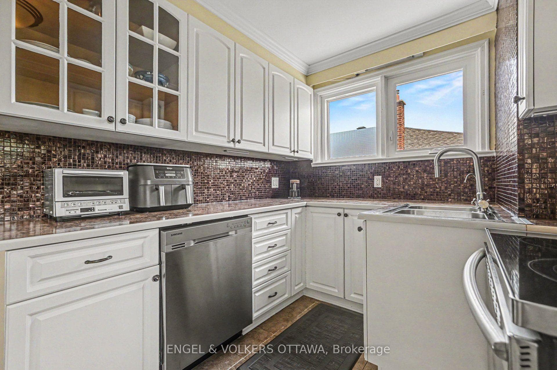 1319 Kingston Avenue photo 12