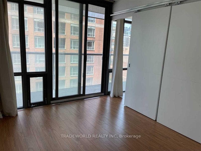 37 Grosvenor Street Unit 504 photo 8