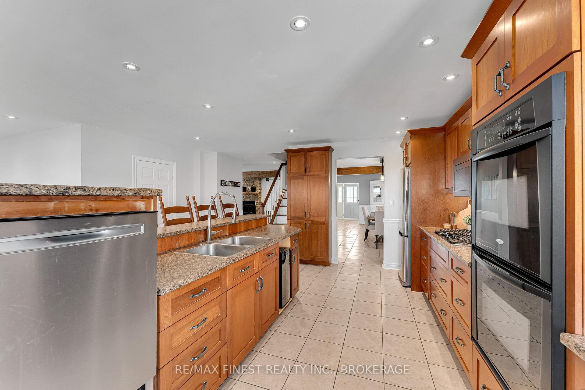 2112 Battersea Road photo 14