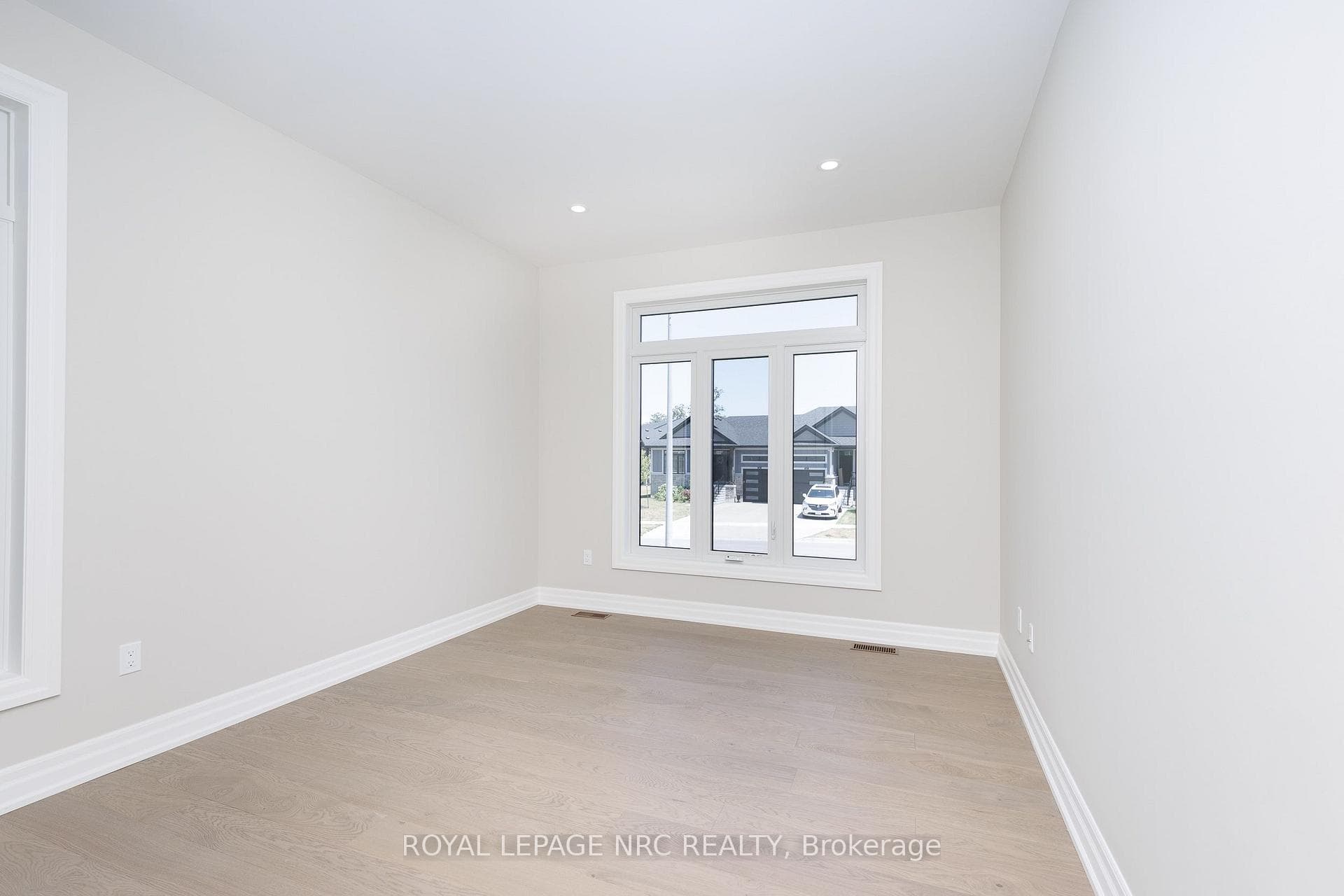 270 Lancaster Drive photo 19