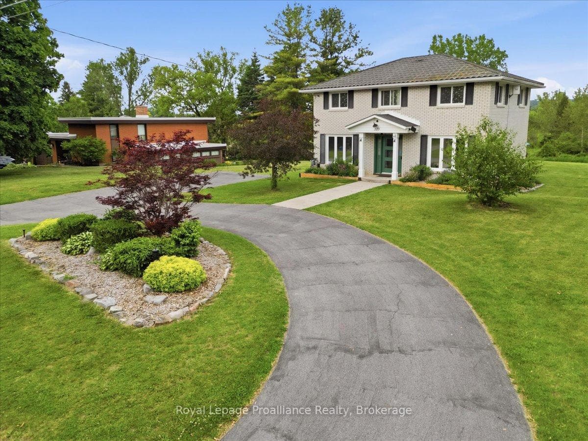 229 Henry Street photo 4