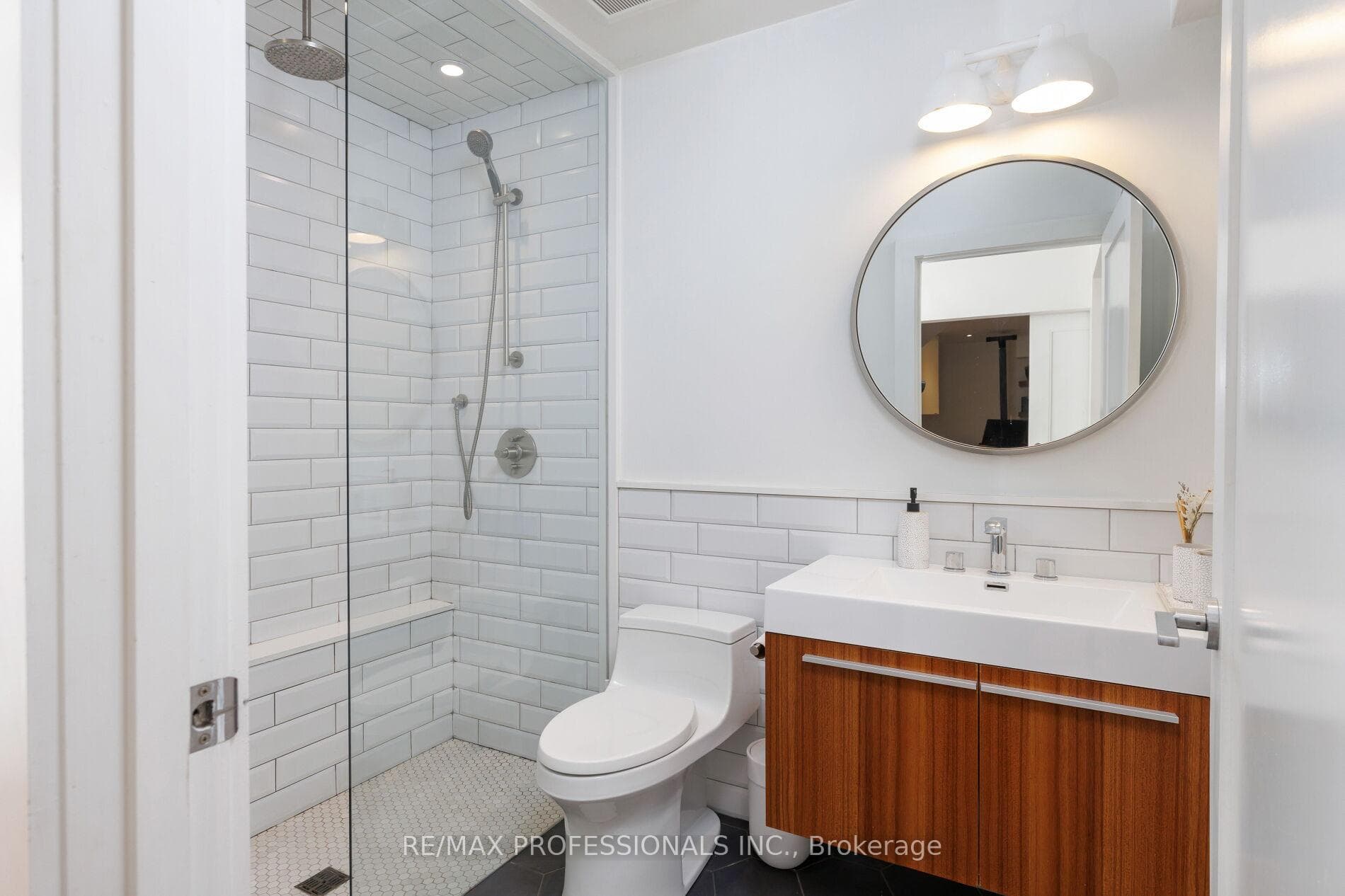99 Riverview Gardens photo 46