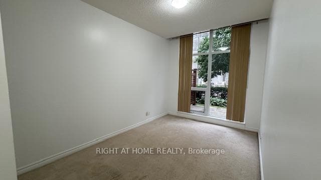 18 Harding Boulevard Unit 102 photo 6