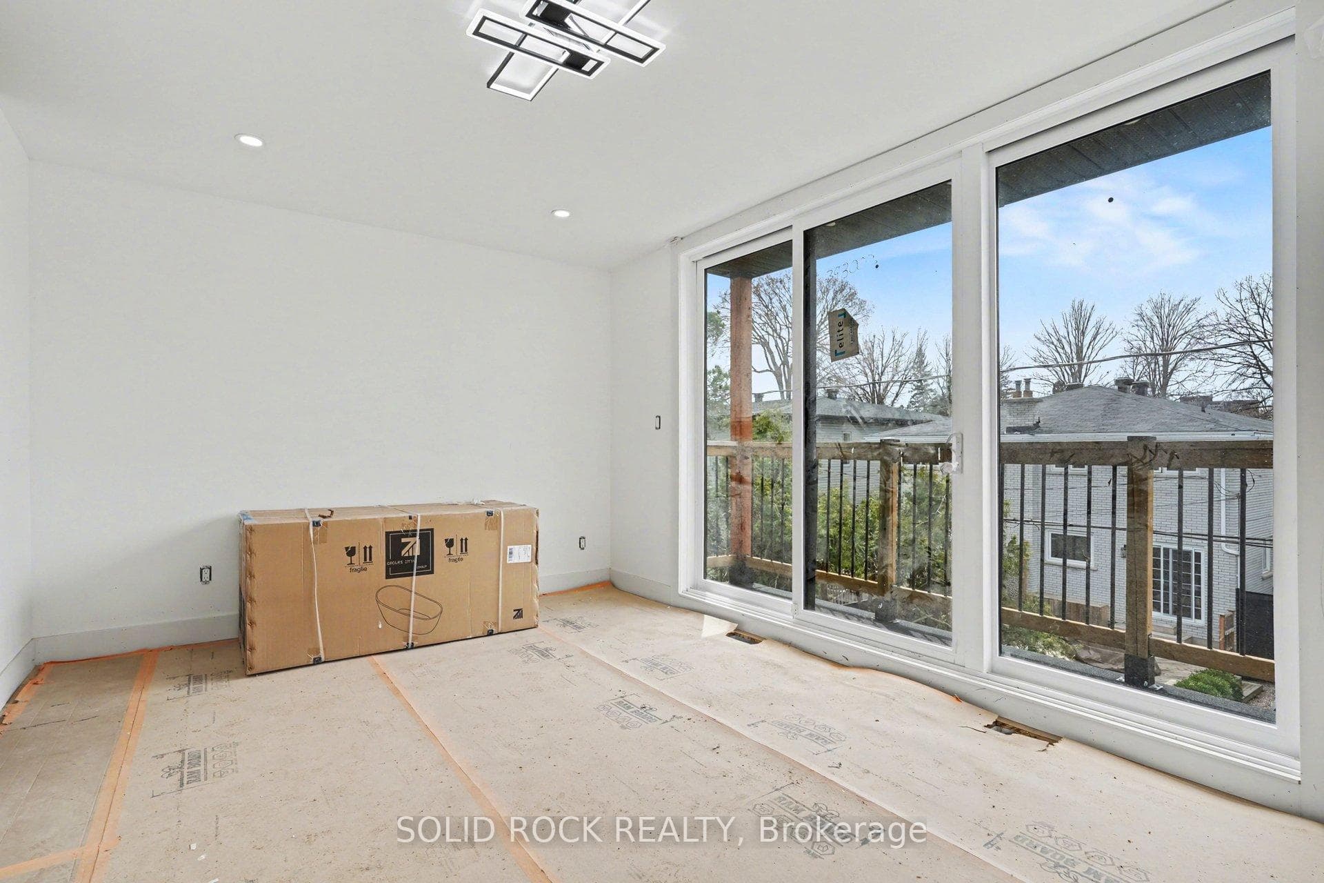 Primary bedroom - Patio doors to deck
