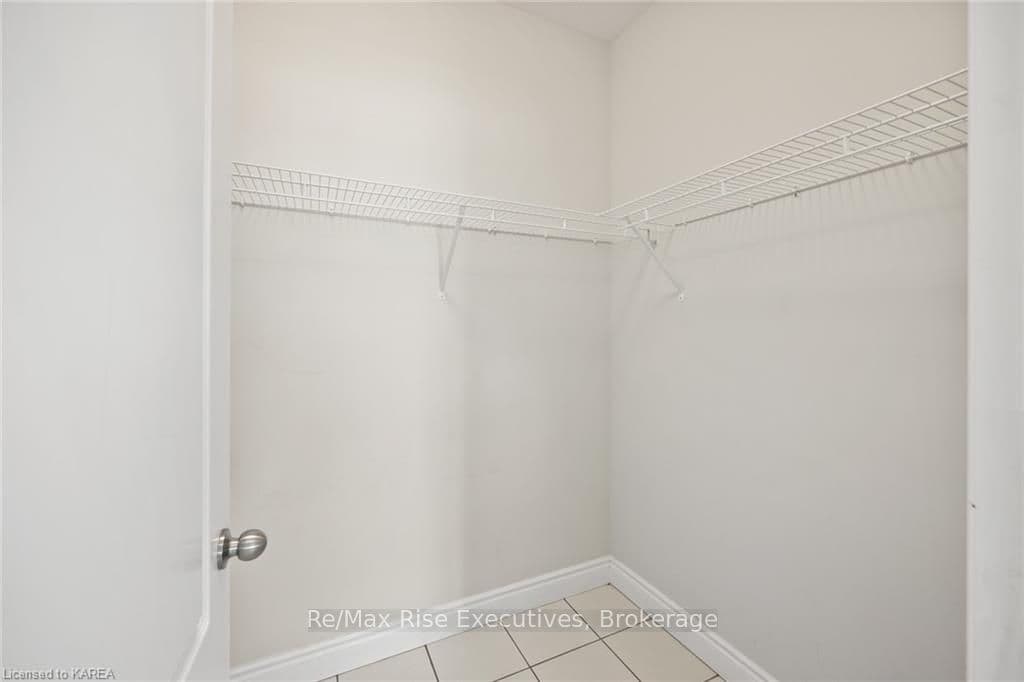 483 BETH Crescent photo 7