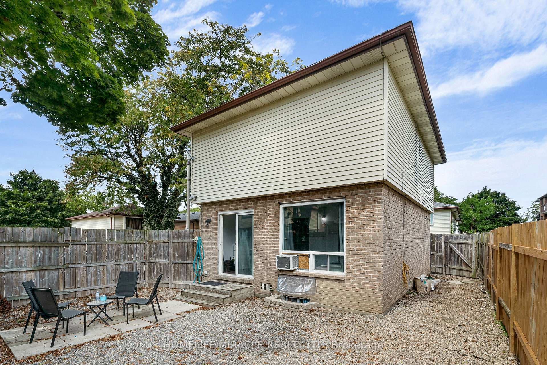 1180 Heathfield Court photo 21