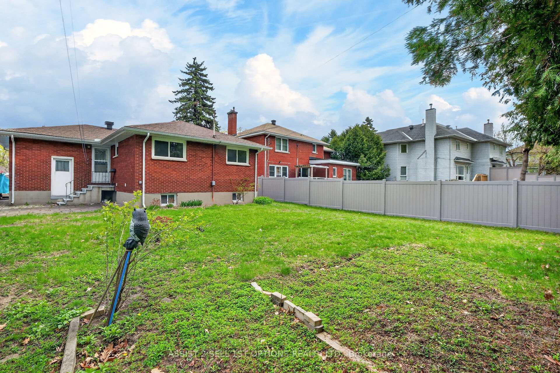 874 Riddell Avenue photo 29